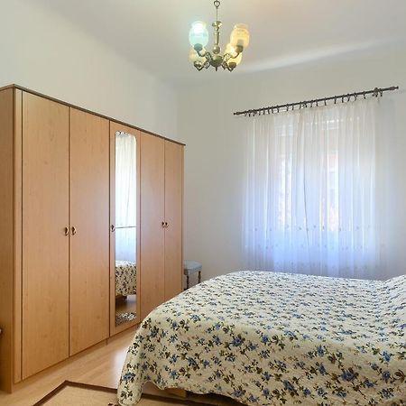 Aida Pula Apartment Bagian luar foto