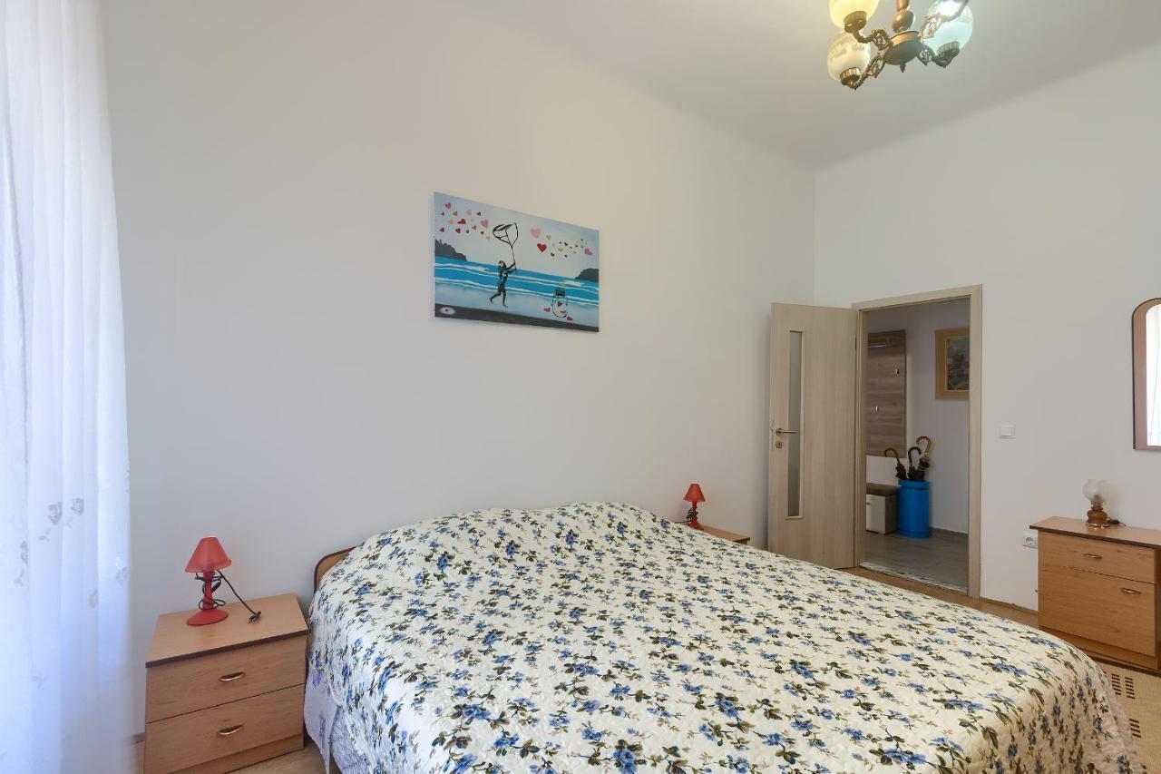 Aida Pula Apartment Bagian luar foto