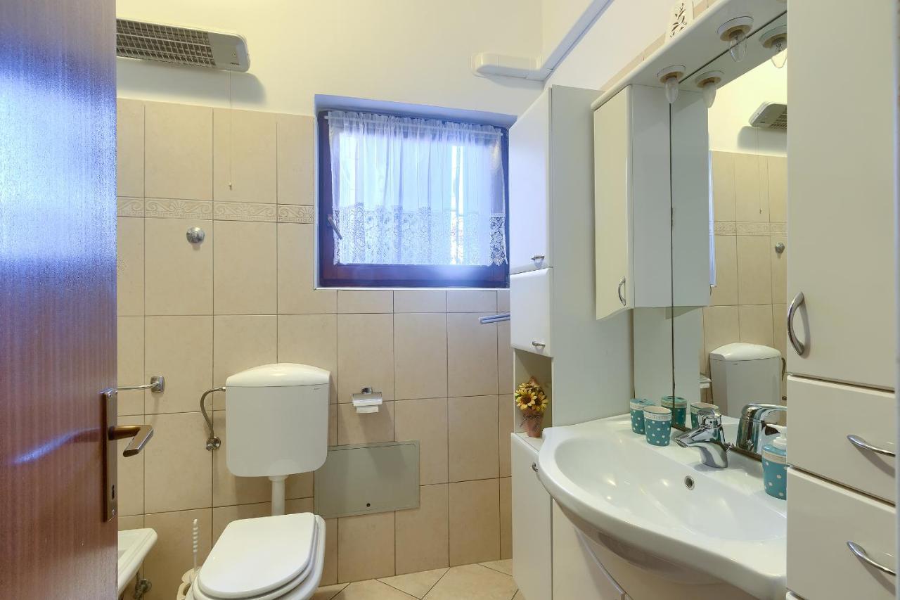 Aida Pula Apartment Bagian luar foto