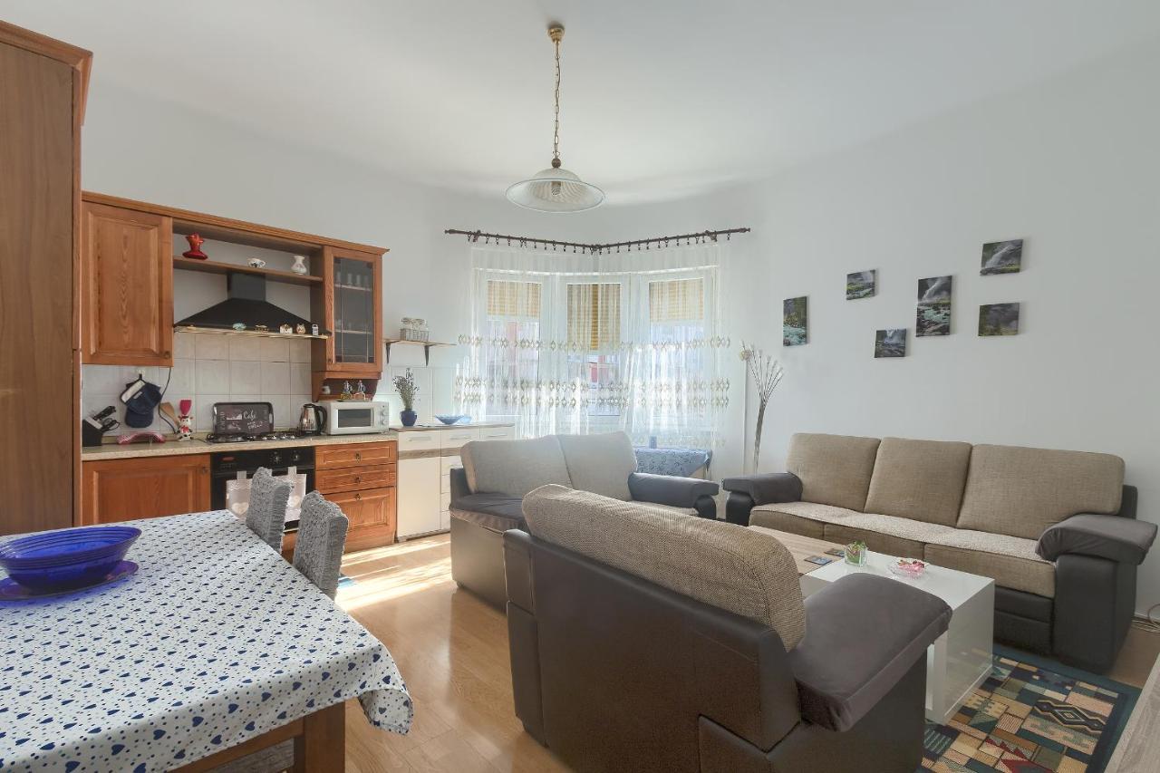 Aida Pula Apartment Bagian luar foto