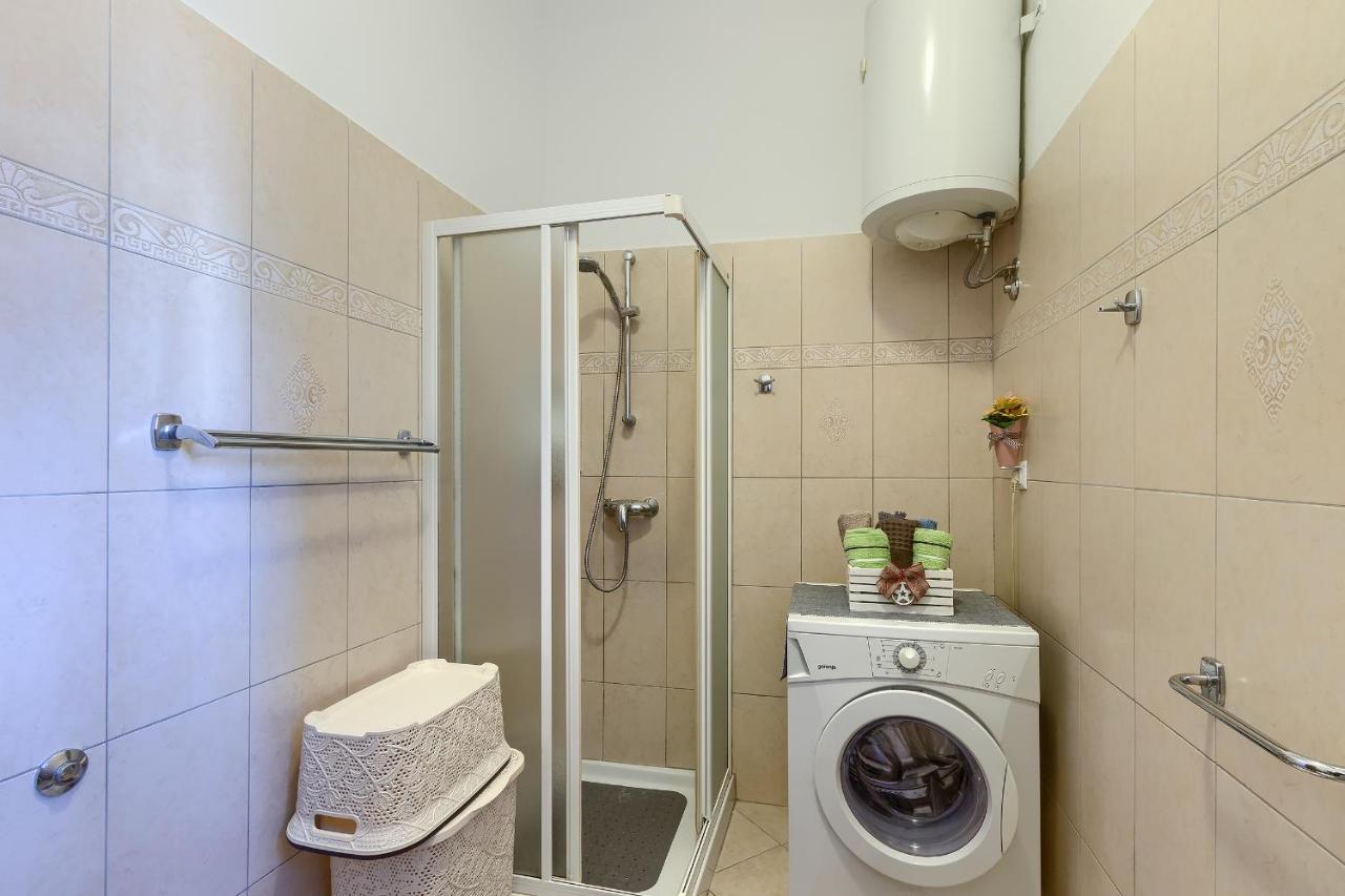 Aida Pula Apartment Bagian luar foto